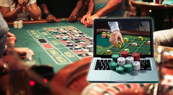 How online casinos enable gamblers to play live games?