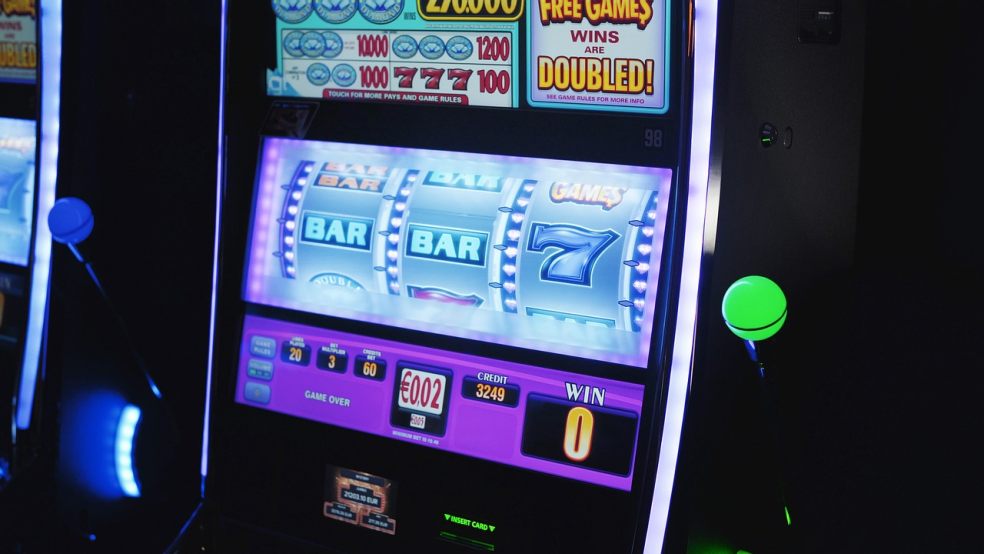 Try Out Various Slot Machine Games Now